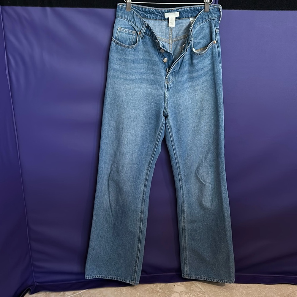 H&M High Rise Medium wash denim Women’s size 4 US/ EUR 36